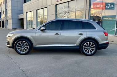 Внедорожник / Кроссовер Audi Q7 2015 в 