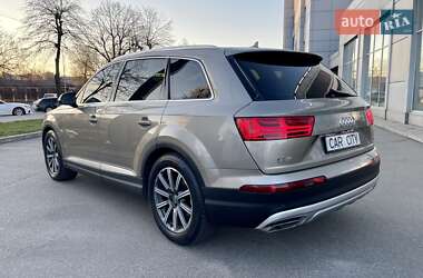 Внедорожник / Кроссовер Audi Q7 2015 в 