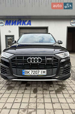 Внедорожник / Кроссовер Audi Q7 2019 в 