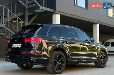 Внедорожник / Кроссовер Audi Q7 2017 в 