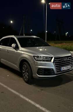 Позашляховик / Кросовер Audi Q7 2017 в Києві