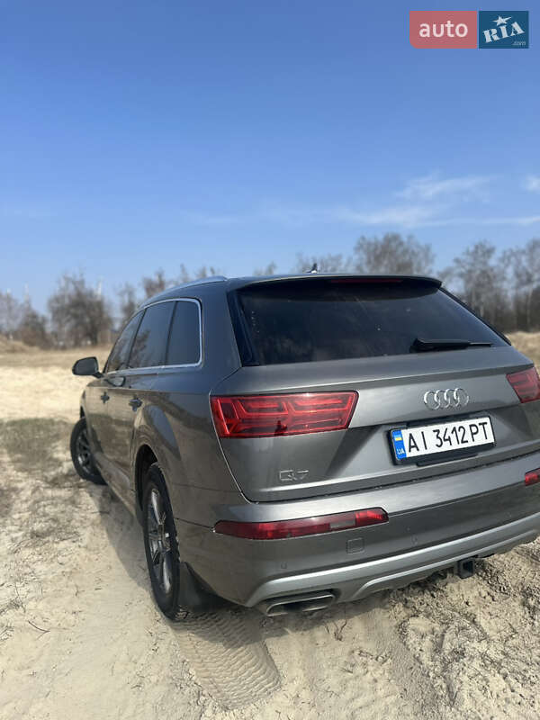 Внедорожник / Кроссовер Audi Q7 2017 в Барышевке