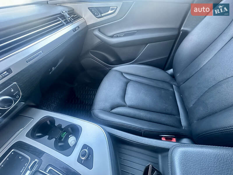 Внедорожник / Кроссовер Audi Q7 2017 в Барышевке