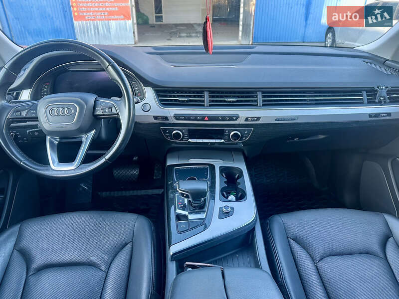 Внедорожник / Кроссовер Audi Q7 2017 в Барышевке