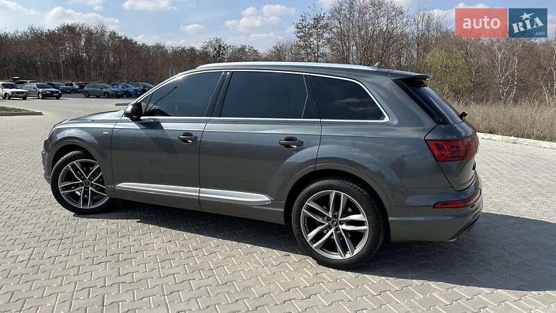 Внедорожник / Кроссовер Audi Q7 2016 в Полтаве