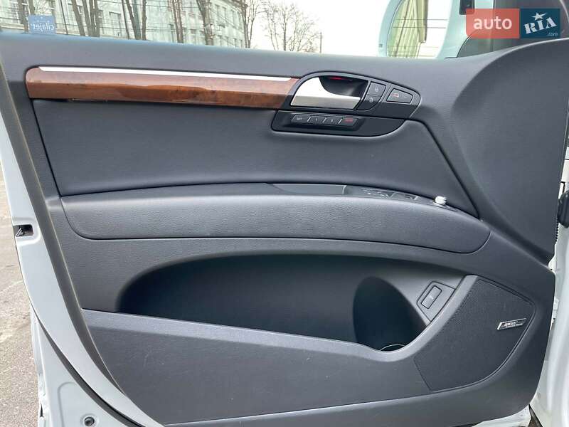 Позашляховик / Кросовер Audi Q7 2015 в Києві