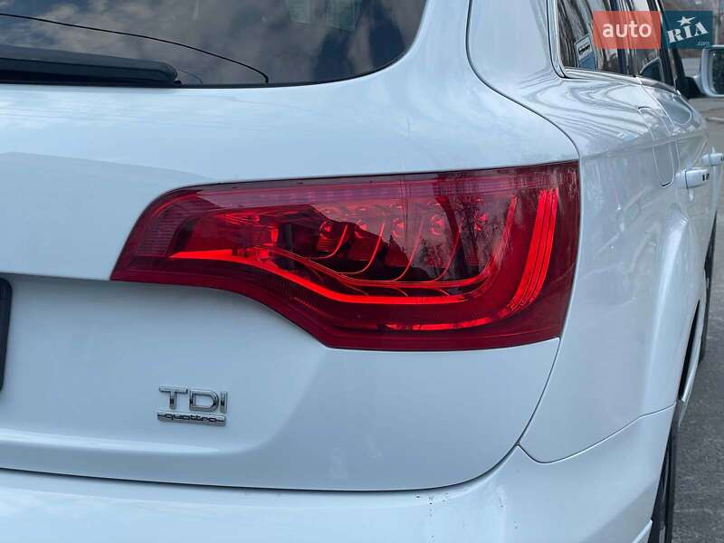 Позашляховик / Кросовер Audi Q7 2015 в Києві