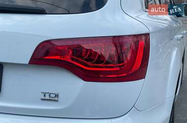Внедорожник / Кроссовер Audi Q7 2015 в 