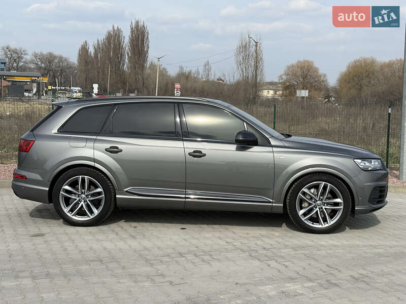 Внедорожник / Кроссовер Audi Q7 2017 в Каменец-Подольском