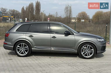 Внедорожник / Кроссовер Audi Q7 2017 в 
