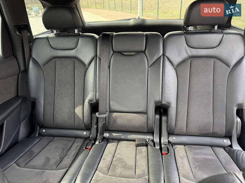 Внедорожник / Кроссовер Audi Q7 2017 в Каменец-Подольском