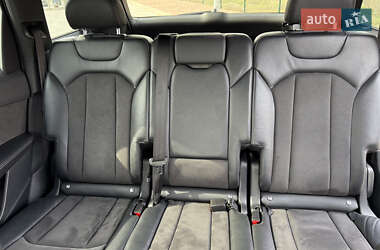 Внедорожник / Кроссовер Audi Q7 2017 в 