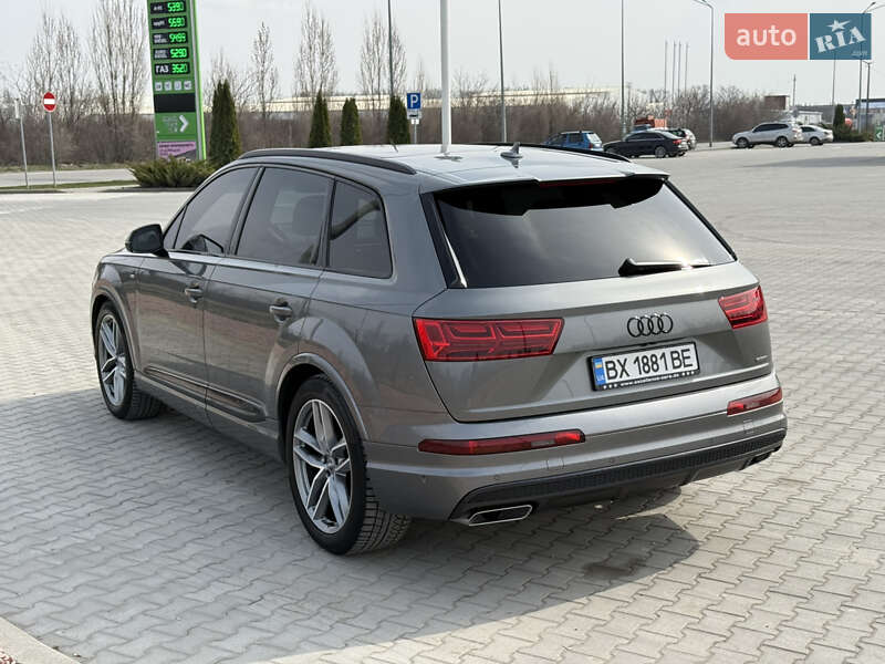Внедорожник / Кроссовер Audi Q7 2017 в Каменец-Подольском