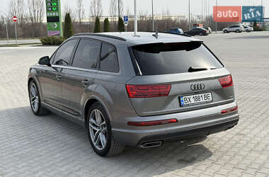 Внедорожник / Кроссовер Audi Q7 2017 в 