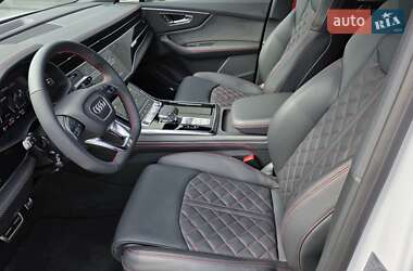 Позашляховик / Кросовер Audi Q7 2024 в 