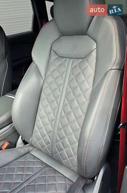 Позашляховик / Кросовер Audi Q7 2024 в 