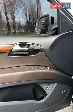 Внедорожник / Кроссовер Audi Q7 2014 в 