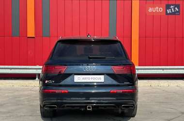 Внедорожник / Кроссовер Audi Q7 2017 в 