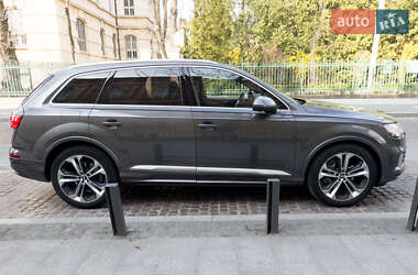 Внедорожник / Кроссовер Audi Q7 2020 в 