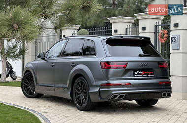 Внедорожник / Кроссовер Audi Q7 2017 в 