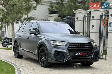 Внедорожник / Кроссовер Audi Q7 2017 в 