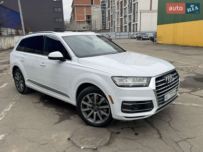 Позашляховик / Кросовер Audi Q7 2017 в Ужгороді
