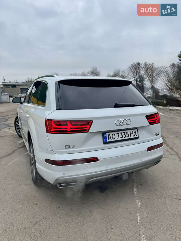 Позашляховик / Кросовер Audi Q7 2017 в Ужгороді