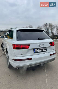 Внедорожник / Кроссовер Audi Q7 2017 в 