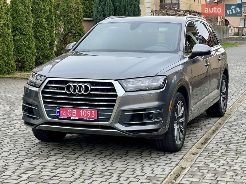Позашляховик / Кросовер Audi Q7 2017 в 