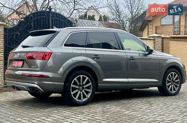 Позашляховик / Кросовер Audi Q7 2017 в 