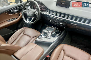 Позашляховик / Кросовер Audi Q7 2017 в 