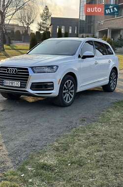 Внедорожник / Кроссовер Audi Q7 2017 в 