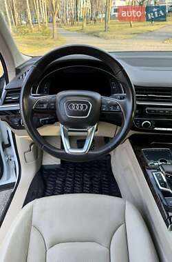 Внедорожник / Кроссовер Audi Q7 2017 в 