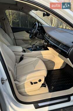 Внедорожник / Кроссовер Audi Q7 2017 в 