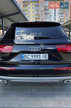 Внедорожник / Кроссовер Audi Q7 2015 в 