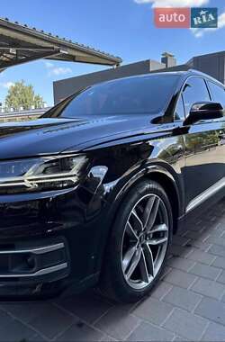 Внедорожник / Кроссовер Audi Q7 2015 в 