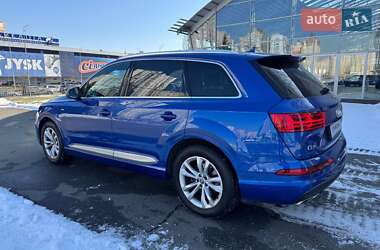 Внедорожник / Кроссовер Audi Q7 2016 в 