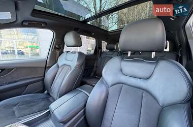 Внедорожник / Кроссовер Audi Q7 2016 в 