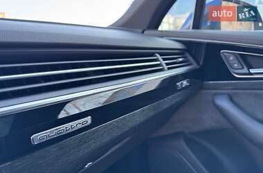 Внедорожник / Кроссовер Audi Q7 2016 в 