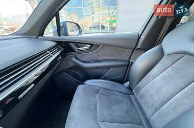 Внедорожник / Кроссовер Audi Q7 2016 в 