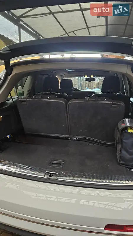 Внедорожник / Кроссовер Audi Q7 2015 в 