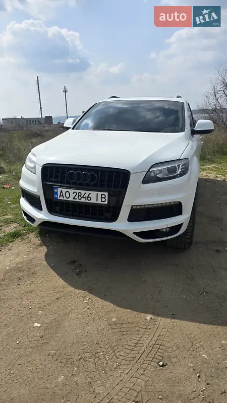 Внедорожник / Кроссовер Audi Q7 2015 в 