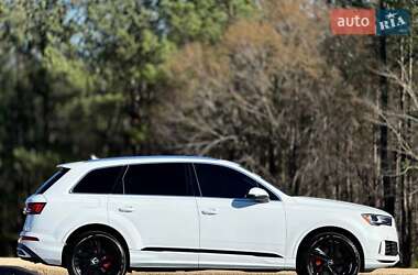 Внедорожник / Кроссовер Audi Q7 2021 в 