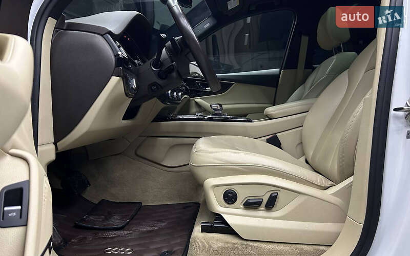 Позашляховик / Кросовер Audi Q7 2018 в Чернівцях