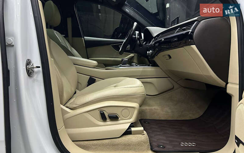 Позашляховик / Кросовер Audi Q7 2018 в Чернівцях