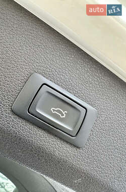 Внедорожник / Кроссовер Audi Q7 2015 в 