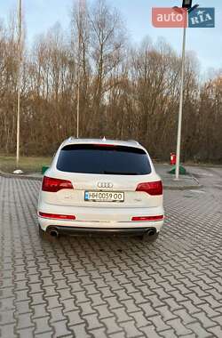 Позашляховик / Кросовер Audi Q7 2015 в 