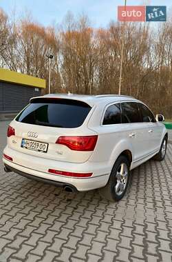Позашляховик / Кросовер Audi Q7 2015 в 