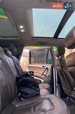 Позашляховик / Кросовер Audi Q7 2015 в 