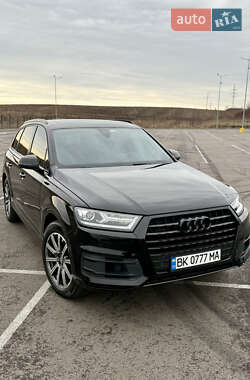 Позашляховик / Кросовер Audi Q7 2017 в 